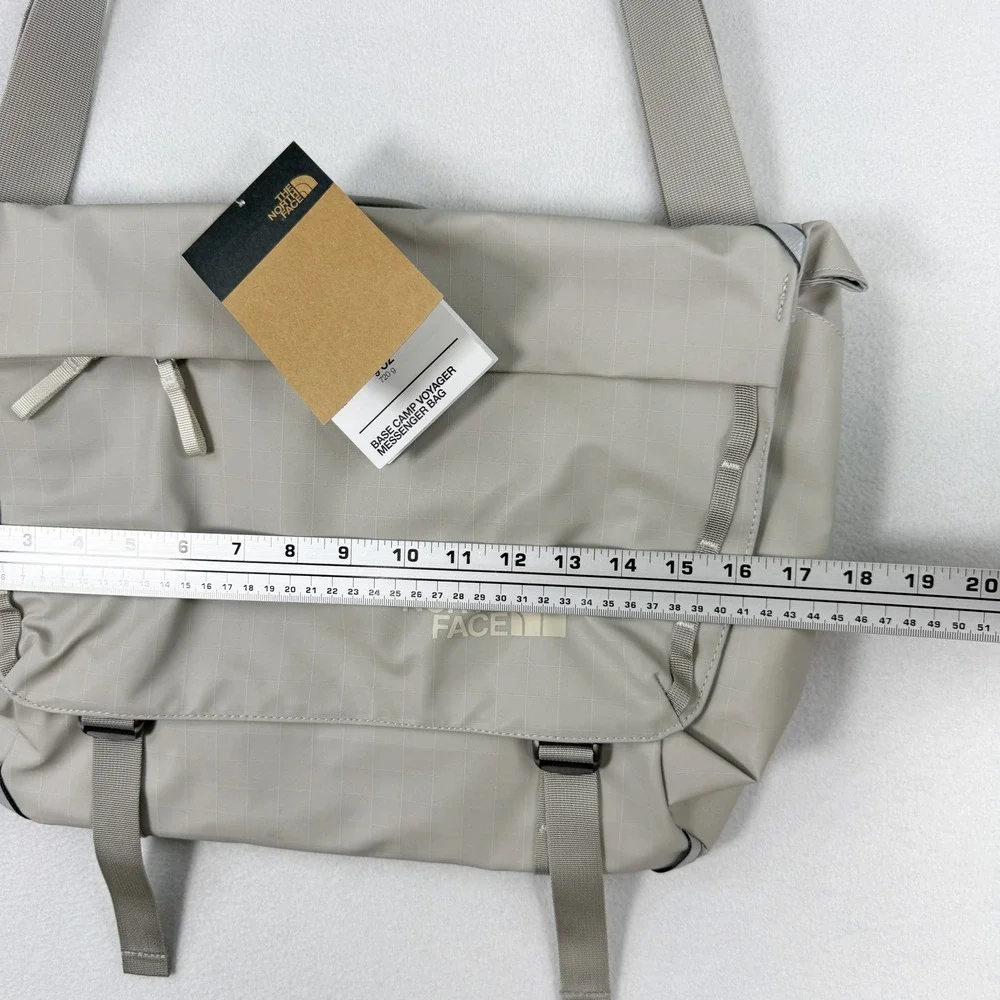The North Face Base Camp Voyager Messenger Bag Soapstone NEW